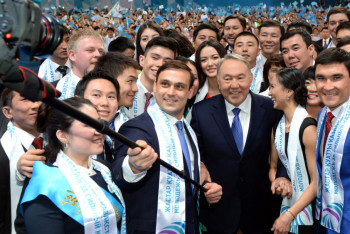 Фотография к новости: В Астане стартовал фотоконкурс "Елбасы және мен"