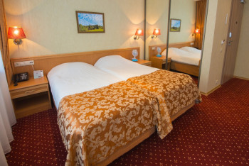 Фотография к новости: В одном из районных акиматов СКО проверяющие нашли гостиничные номера