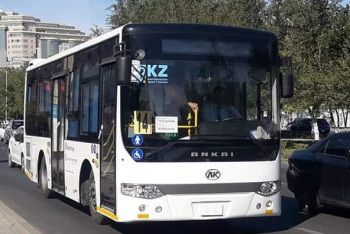 Фотография к новости: В Атырау зарплата водителей автобусов и кондукторов  увеличилась в два раза