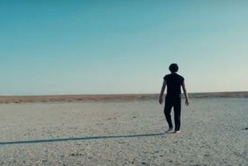 Фотография к новости: Клип в память о Викторе Цое выпустил звезда казахстанского балета Досжан Табылды