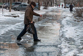 Фотография к новости: Две улицы на левом берегу Астаны закрыты для движения из-за утечки воды