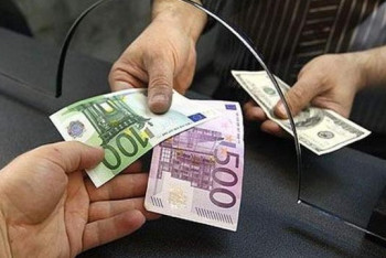 Казахстанцы переводят за границу по 50 млрд тенге ежемесячно 