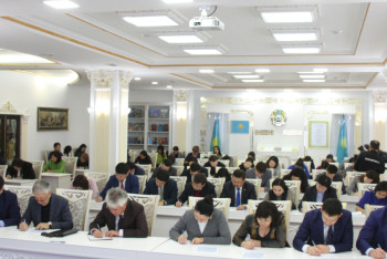 Порядка двух миллионов казахстанцев написали диктант на латинице