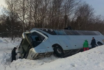 Фотография к новости: Автобус с гражданами Казахстана перевернулся в Новосибирской области
