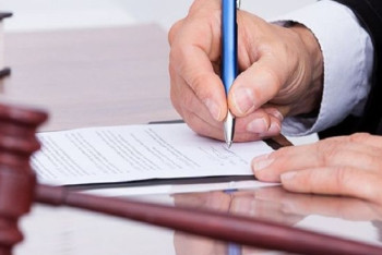 Фотография к новости: Бывший аким Усть-Каменогорска судится с полицейскими