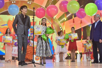 Фотография к новости: Школьница из Актобе споёт с Димашем Кудайбергеном в Лондоне