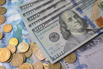 KASE: Курс доллара составил 374 тенге