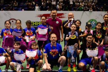 "Бэтмены" победили "Суперменов" на детском турнире  по теннису в Астане