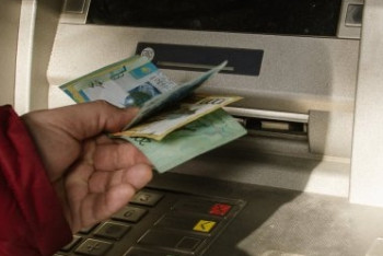 Зарплату повысят 173 тыс алматинцам до конца года