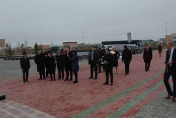 Фотография к новости: Премьер-министр Эстонии почтил память узниц лагеря АЛЖИР