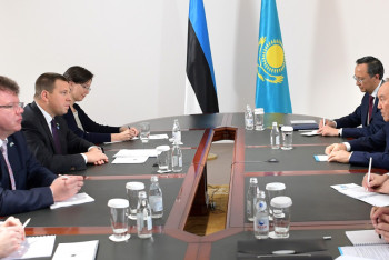 Фотография к новости: Назарбаев встретился с премьер-министром Эстонии 