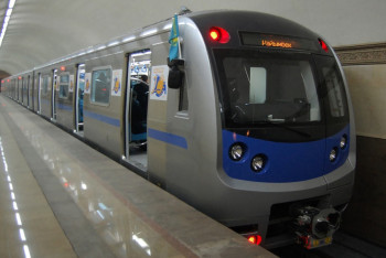 Движение поездов продлят до полуночи в алматинском метро