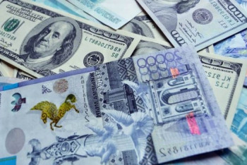 Фотография к новости:  Курс доллара превысил 371 тенге