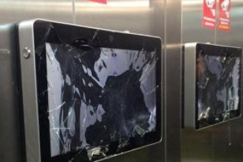 Фотография к новости: Разгромившего лифт в столичном ЖК иностранца депортируют