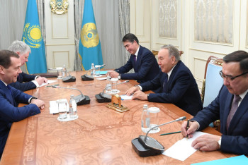 Фотография к новости: Назарбаев и Медведев обсудили ключевые аспекты сотрудничества между двумя странами 