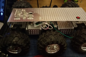 Фотография к новости: Студенты из Казахстана создали марсоход с усовершенствованной системой солнечных батарей