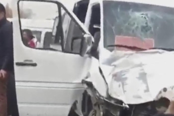 Фотография к новости: Пассажирский автобус столкнулся с легковым автомобилем на трассе Алматы – Бишкек, есть пострадавшие