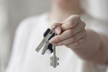 Фотография к новости: Верховный суд РК помог пенсионерке вернуть квартиру 