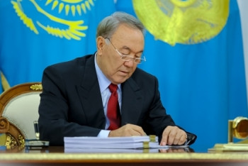 Фотография к новости: Назарбаев подписал указ о мерах реализации Послания