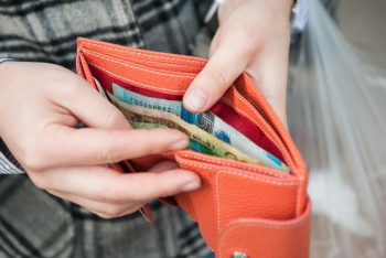 Казахстанцы больше всего тратятся на еду 