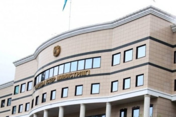 Фотография к новости: Казахстанцы не пострадали при наезде поезда на толпу в Индии – МИД РК