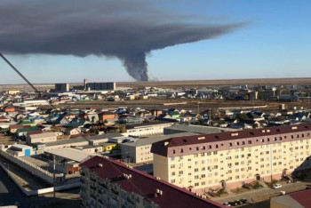 Фотография к новости: Жители Атырау приняли столб дыма от горящего камыша за торнадо