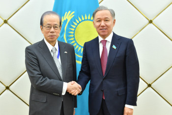 Фотография к новости: Нигматулин встретился с бывшим премьер-министром Японии в Астане