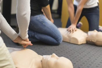 Фотография к новости: В Казахстане волонтёров будут обучать оказанию первой медицинской помощи