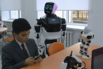 Фотография к новости: Роботы обучают костанайских школьников программированию и информатике 