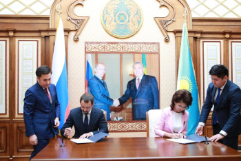 Фотография к новости: МГУ издаст антологии казахской литературы на русском языке 