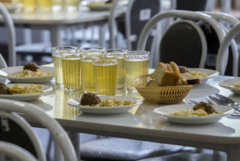 Фотография к новости: Просроченными продуктами кормили учеников элитного лицея в Астане