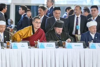 Фотография к новости: Религиозные лидеры мира приняли Декларацию VI Съезда