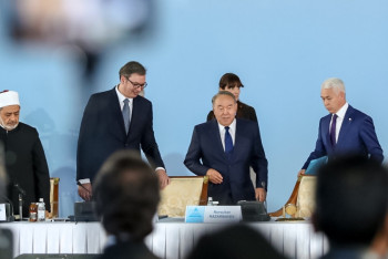 Фотография к новости: Назарбаев вручил первую премию Съезда лидеров мировых религий Папскому совету Ватикана