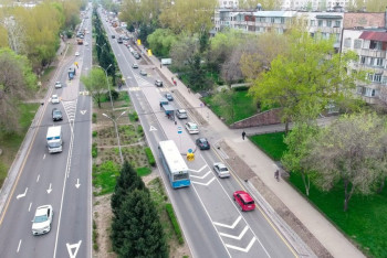 Камеры наблюдения установили вдоль БРТ по улице Тимирязева в Алматы