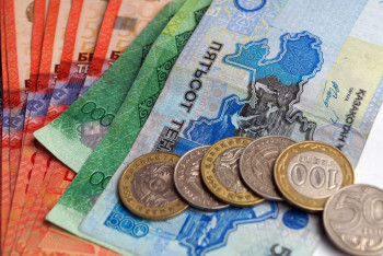 В Казахстане увеличат зарплату 275 тысячам гражданских служащих 