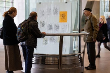 Фотография к новости: В московском метро открылась выставка казахстанского художника 