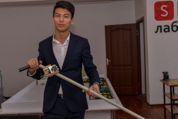 Фотография к новости: Робот-трость для незрячих изобрел школьник из Астаны