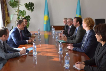 Фотография к новости: Более 90% немецких инвестиций приходятся на "несырьевой" сектор – МИД РК