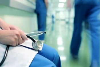 Фотография к новости: Повысить зарплаты участковым медработникам на 20% поручил Президент 