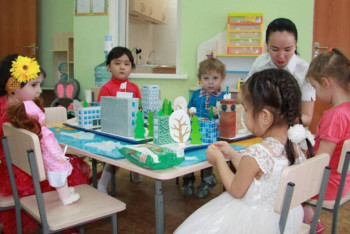 Фотография к новости: Зарплату воспитателям детских садов хотят повысить в Астане 