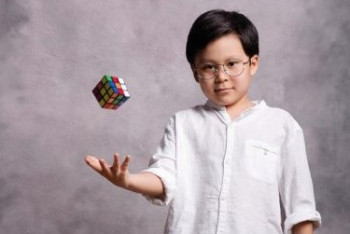 Восьмилетний казахстанец написал необычную сказку "Кубический лабиринт" для детей