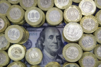 Фотография к новости: Курс доллара на торгах вырос до 367 тенге 