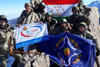 Военные разведчики четырёх стран водрузили флаг ОДКБ на вершину пика Нурсултан