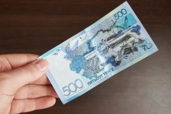 Фотография к новости: За отказ от взятки госслужащая из Мангистау получила денежное вознаграждение