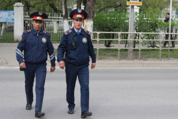 Фотография к новости: На пешее патрулирование перешли костанайские полицейские