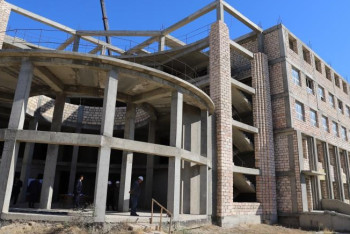 Фотография к новости: В Актау спустя семь лет возобновлено строительство онкологического диспансера