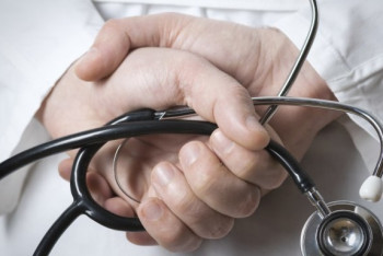 Фотография к новости: Избившего пациента врача уволили в Астане