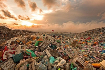 Фотография к новости: В Казахстане введут запрет на захоронение пластмассы, бумаги и стекла в 2019 году