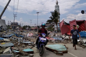 Фотография к новости: Информация о казахстанцах пострадавших во время цунами в Индонезии не поступала – МИД 