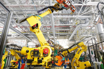 Фотография к новости: Цифровизация высвободит пять тысяч рабочих предприятий в ближайшие годы - Минтруда